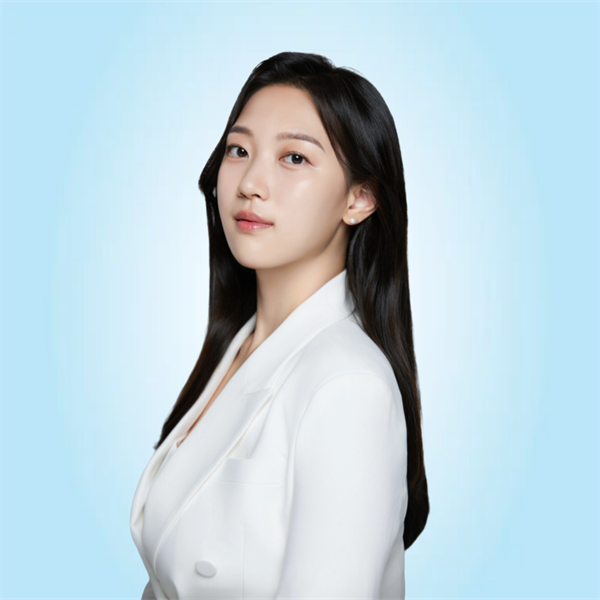 http://instashop.srookpay.com/data/goods/isspeech/logo/thum/2025 조수아 대표 프로필_ B.png